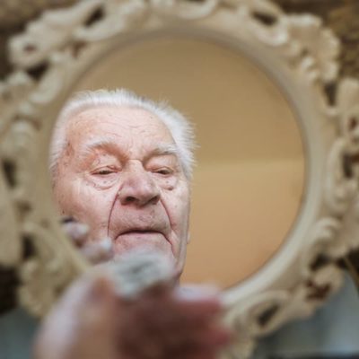 Igiene anziani: come curare l’igiene personale dell'anziano