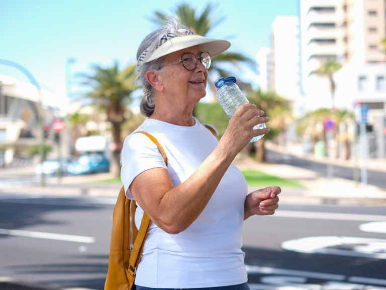 Il caldo e anziani: avvertimenti per familiari curanti | BeeCare Ticino