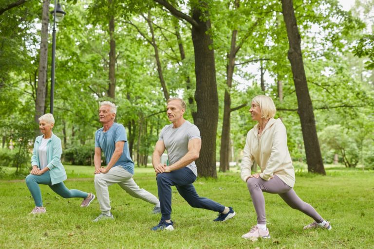 esercizi leggeri fisici per anziani